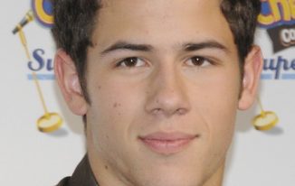 Nick Jonas New Hairstyle 2017 Pictures