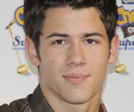 Nick Jonas New Hairstyle 2017 Pictures