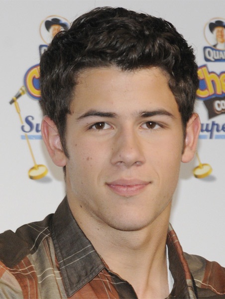 Nick Jonas New Hairstyle 2017 Pictures